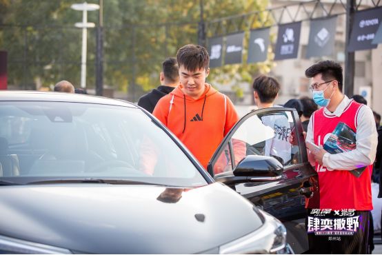 AYX-Ming回归赛场，势不可挡首场状态亮眼，中国队观众沸腾！的简单介绍