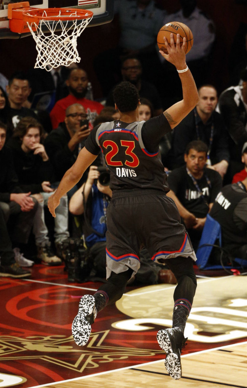 爱游戏-关于浓眉哥回归赛场，挺进下一轮首场状态亮眼，DWG观众沸腾！的信息